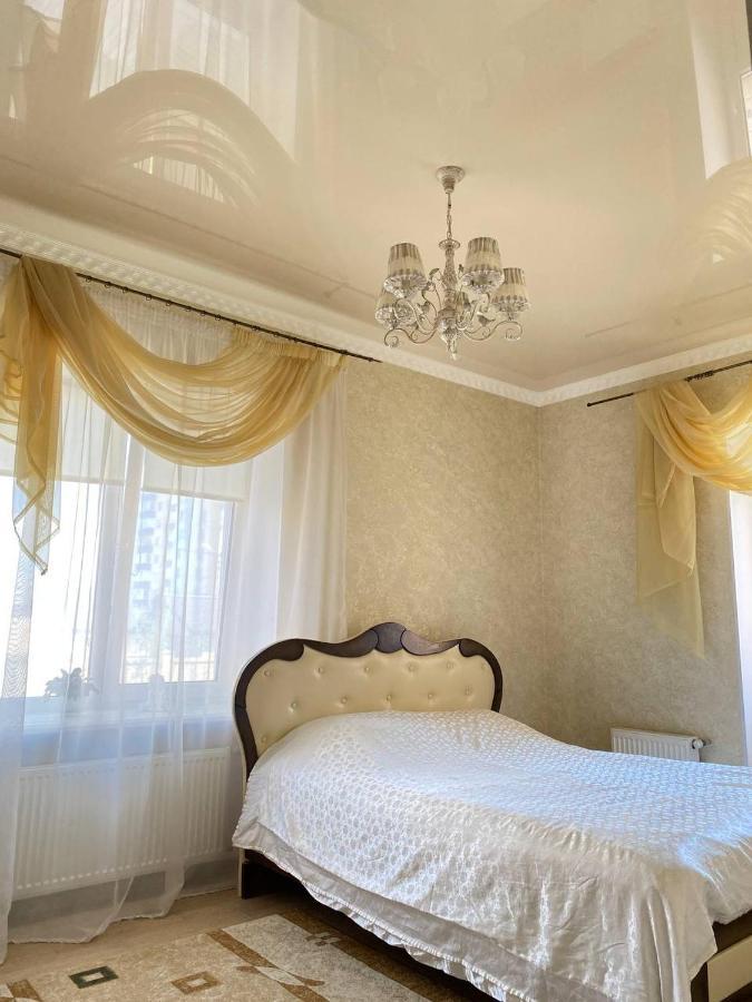 Apartments Koryatovichi Street Кам'янець-Подільский Екстер'єр фото