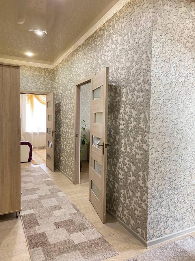 Apartments Koryatovichi Street Кам'янець-Подільский Екстер'єр фото